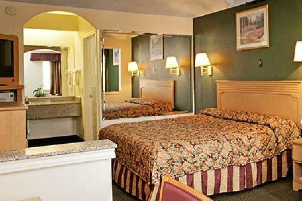 Crystal Inn 249 North Louetta Экстерьер фото
