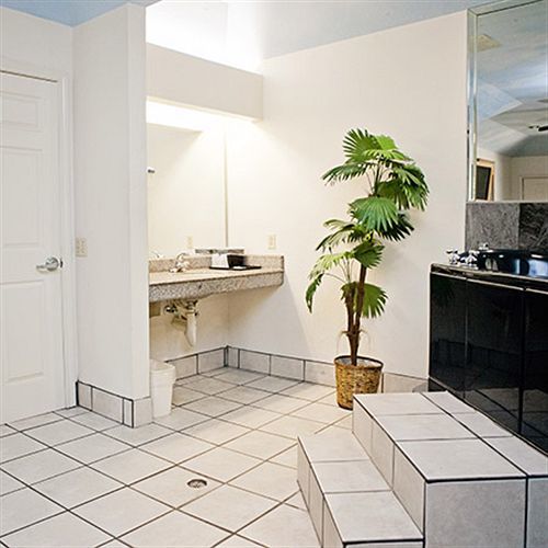 Crystal Inn 249 North Louetta Экстерьер фото